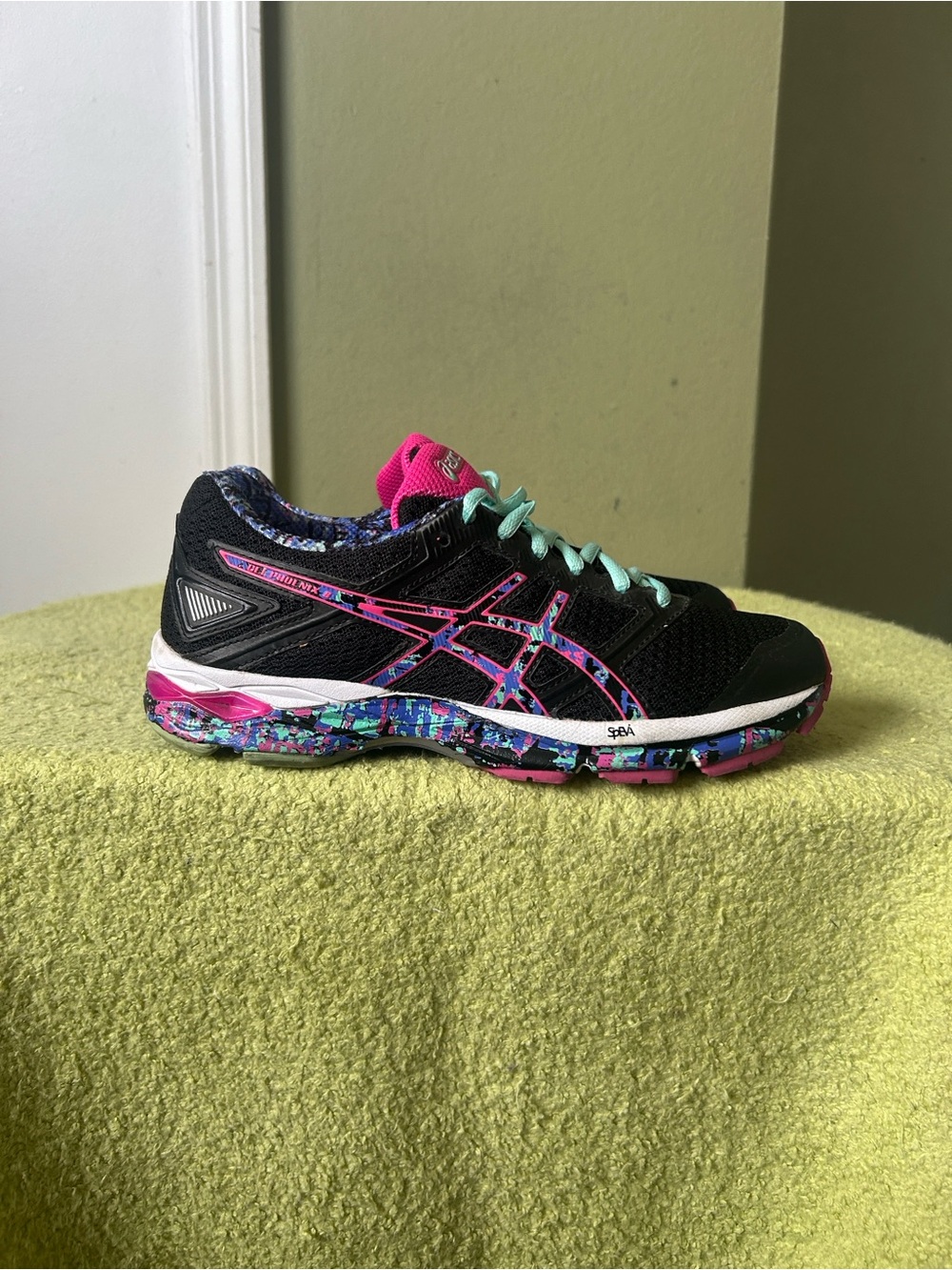 Like New ASICS Women's Black Running Shoe with Pink Accents and Mint Laces Sz  6